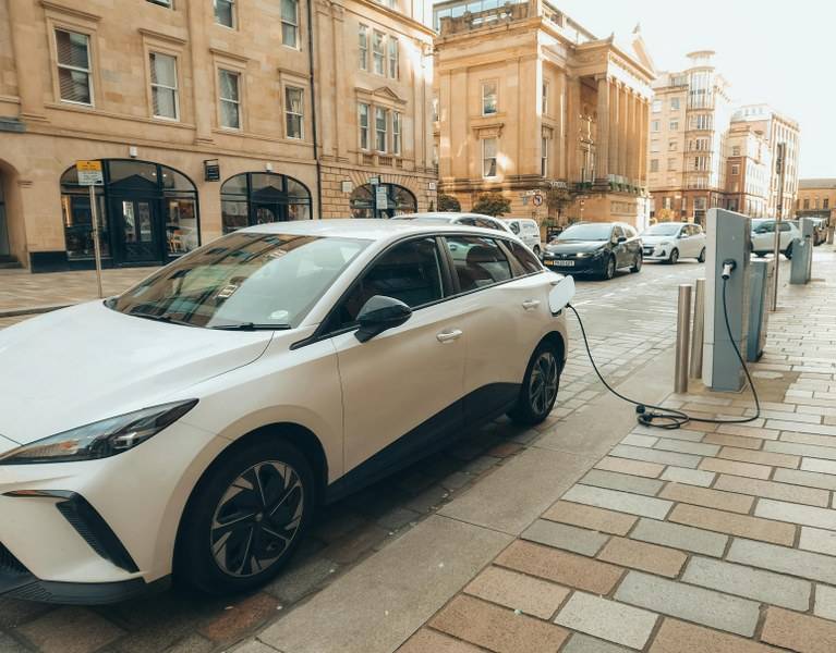 Pros and Cons of Hybrid Electric Vehicles