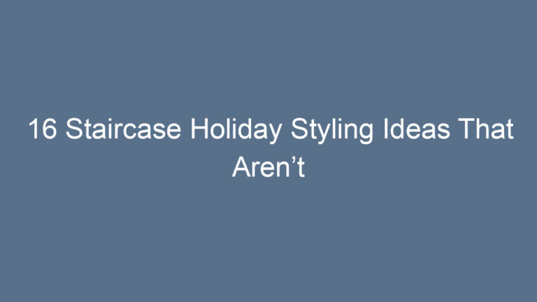 16 Staircase Holiday Styling Ideas That Aren’t Tacky